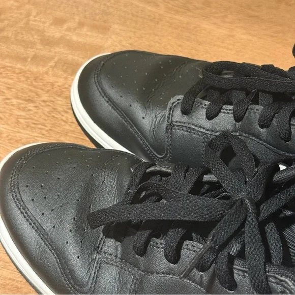 Nike Men's Black and White Low-Top Sneakers - Picture 6 of 8